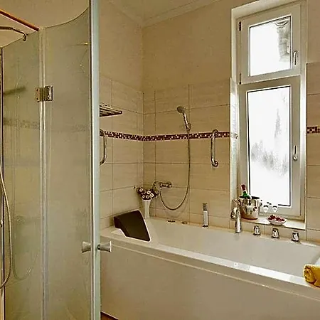 See-eck Im Zentrum Von Ahlbeck 4*