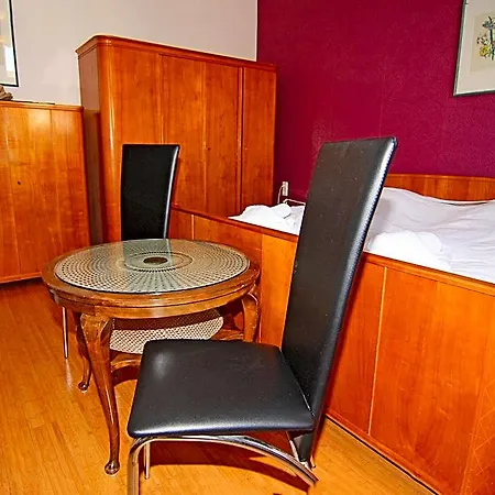 Hotel See-eck Im Zentrum Von Ahlbeck 4*